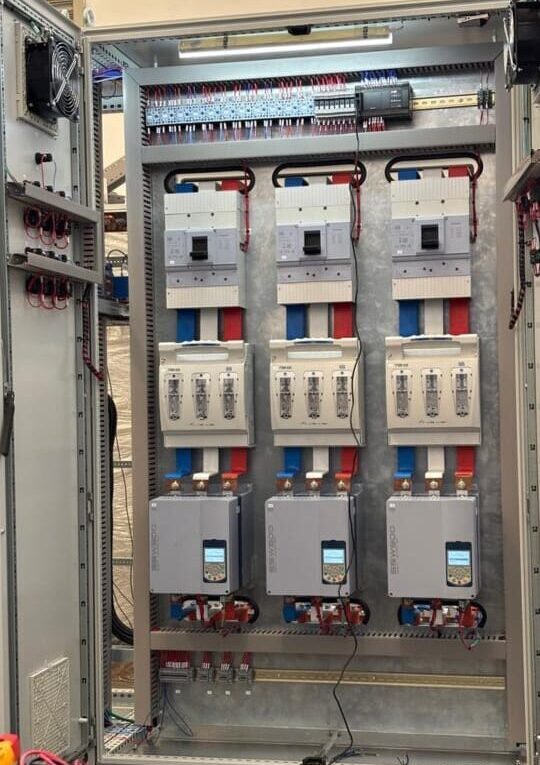 IMG-20250518-WA0004 Instalações e Soluções Elétricas - Quadro de Distribuição e Bombas